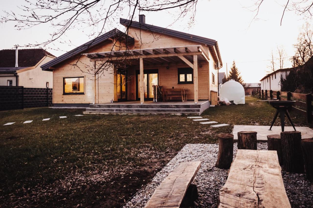Holiday Home Nightswim Inn Vrbovec Exterior foto